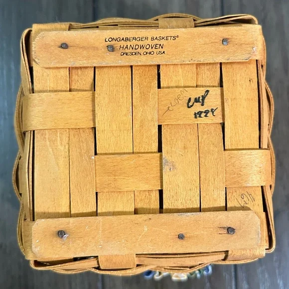 Longaberger Tissue Basket with Floral Liner - Picture 9 of 9